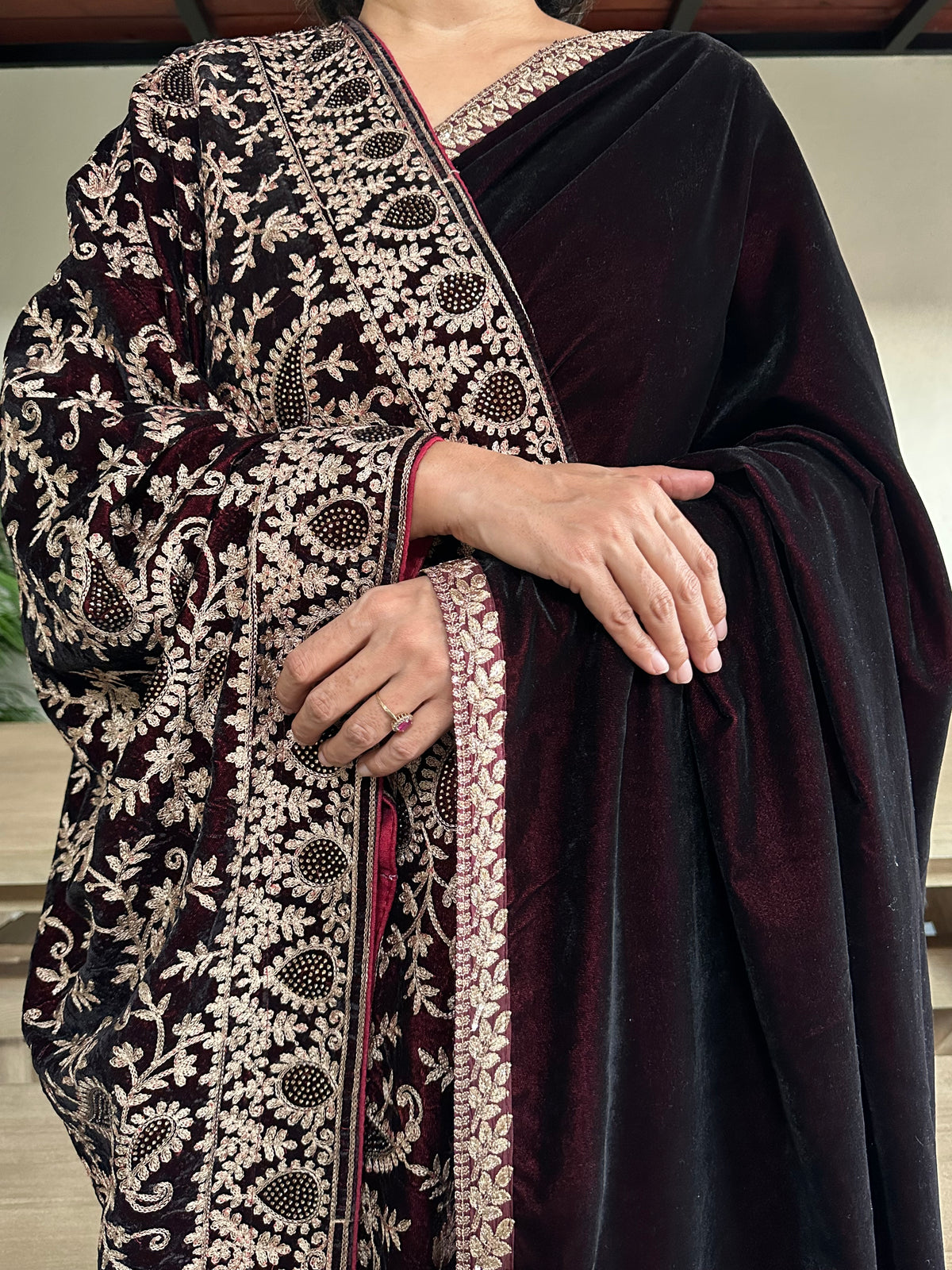 GIRIJA  VELVET  SARI