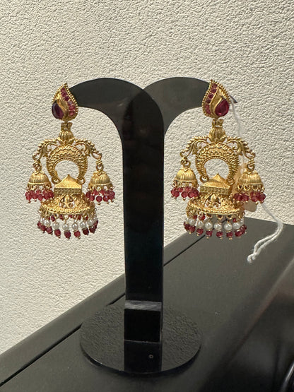 DISPLAY EARRING
