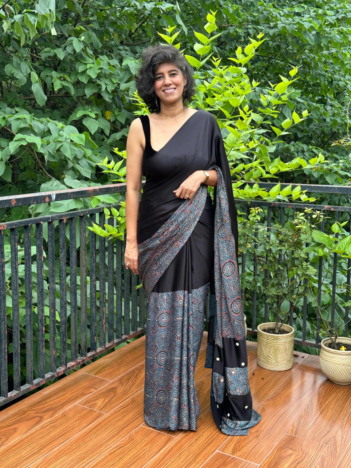 SHALINI  MODAL  SARI