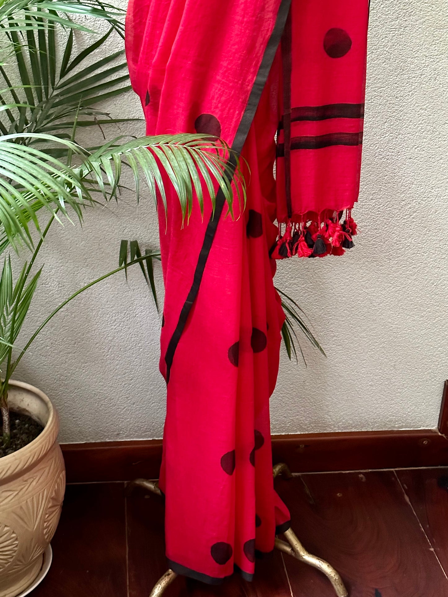RED BLACK COLOUR TASSEL MUL COTTON SAREE
