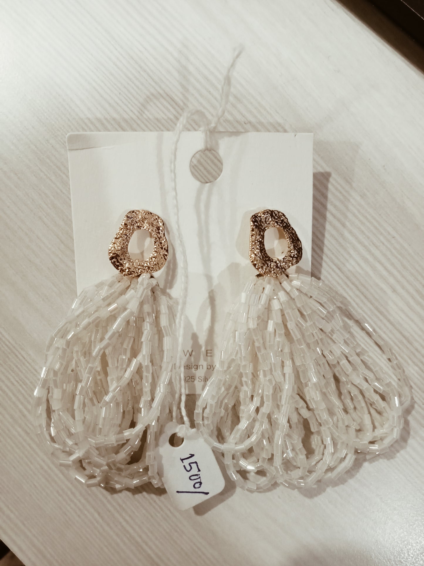 DISPLAY EARRING