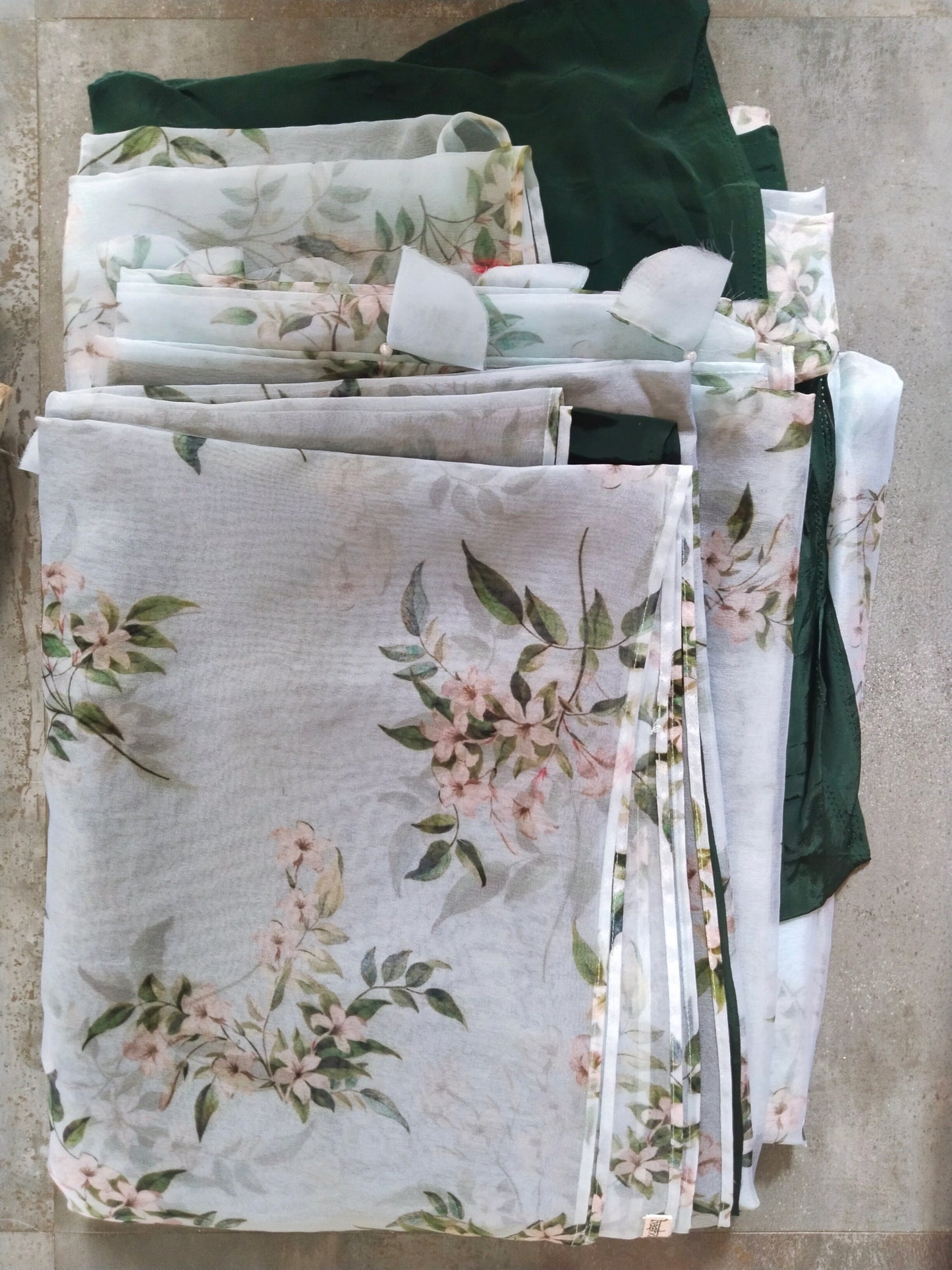 ORGANZA TASSELS 3950