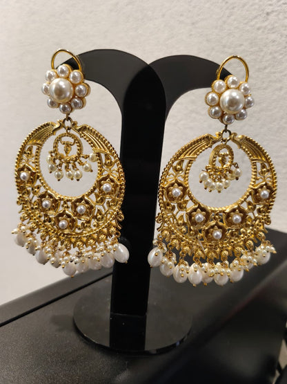 DISPLAY EARRING