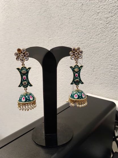 DISPLAY EARRING