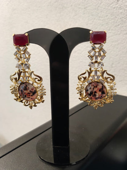 DISPLAY EARRING