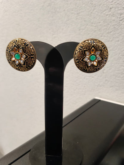 DISPLAY EARRING