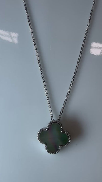 VARNIKA PENDANT SET