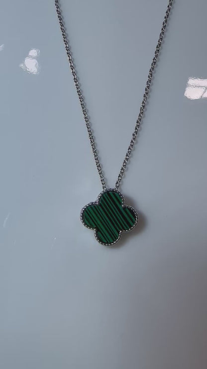 VEDHIKA PENDANT SET