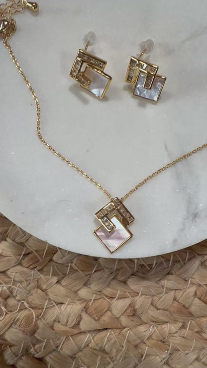 AARVI PENDANT SET