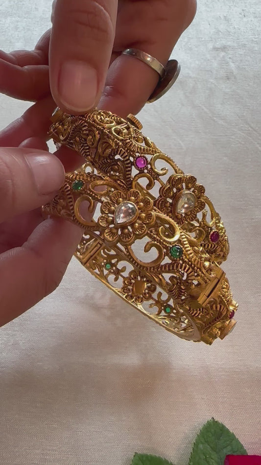 ISHITA BANGLES