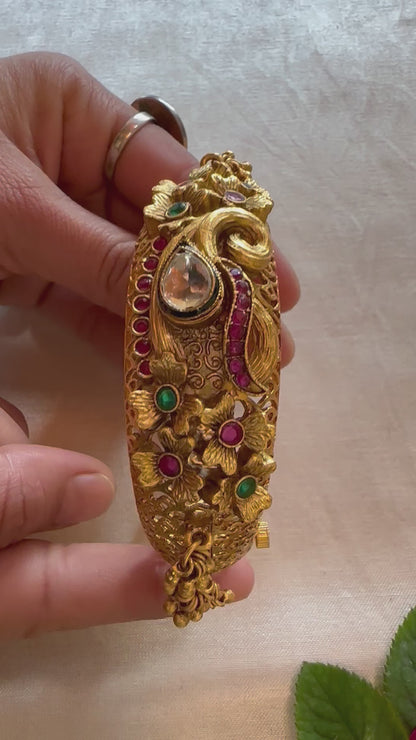 MANVI BANGLES