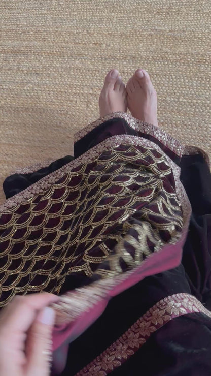 GIRIJA  VELVET  SARI