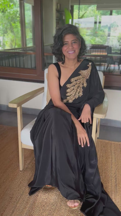 QUIET CONFIDENCE - BLACK BROOCH SARI